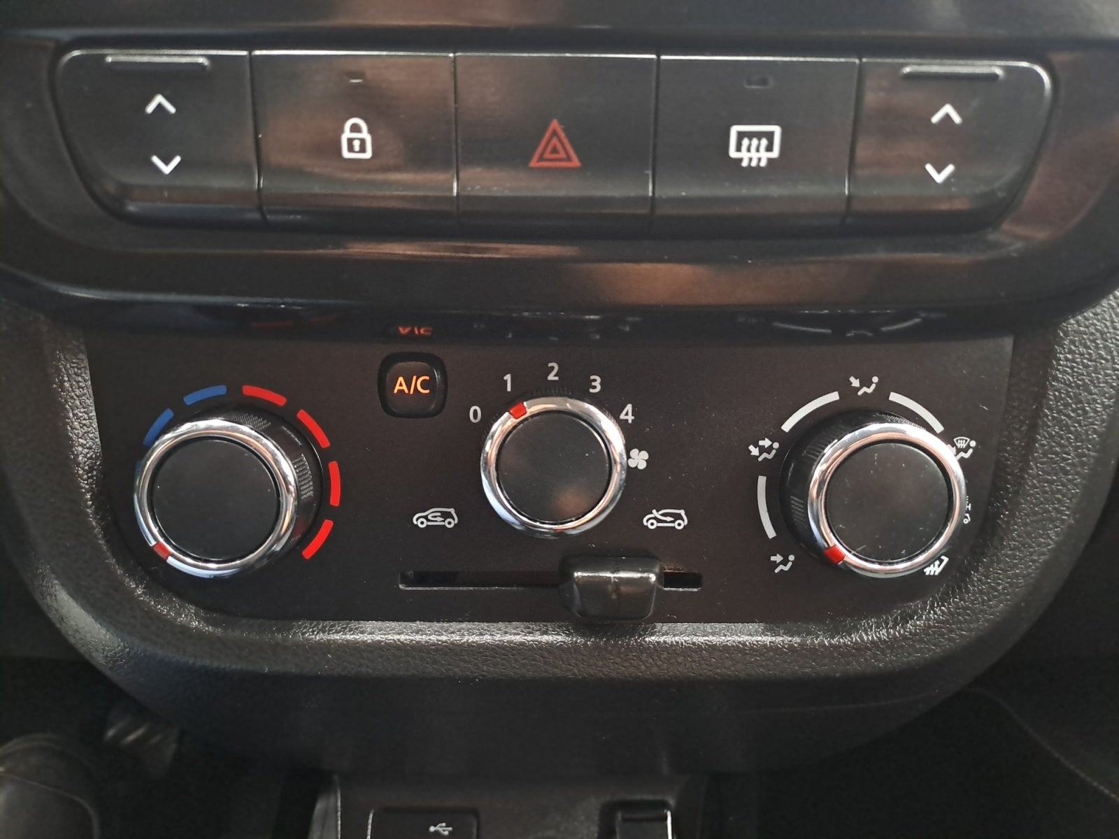 2023 RENAULT KWID ICONIC