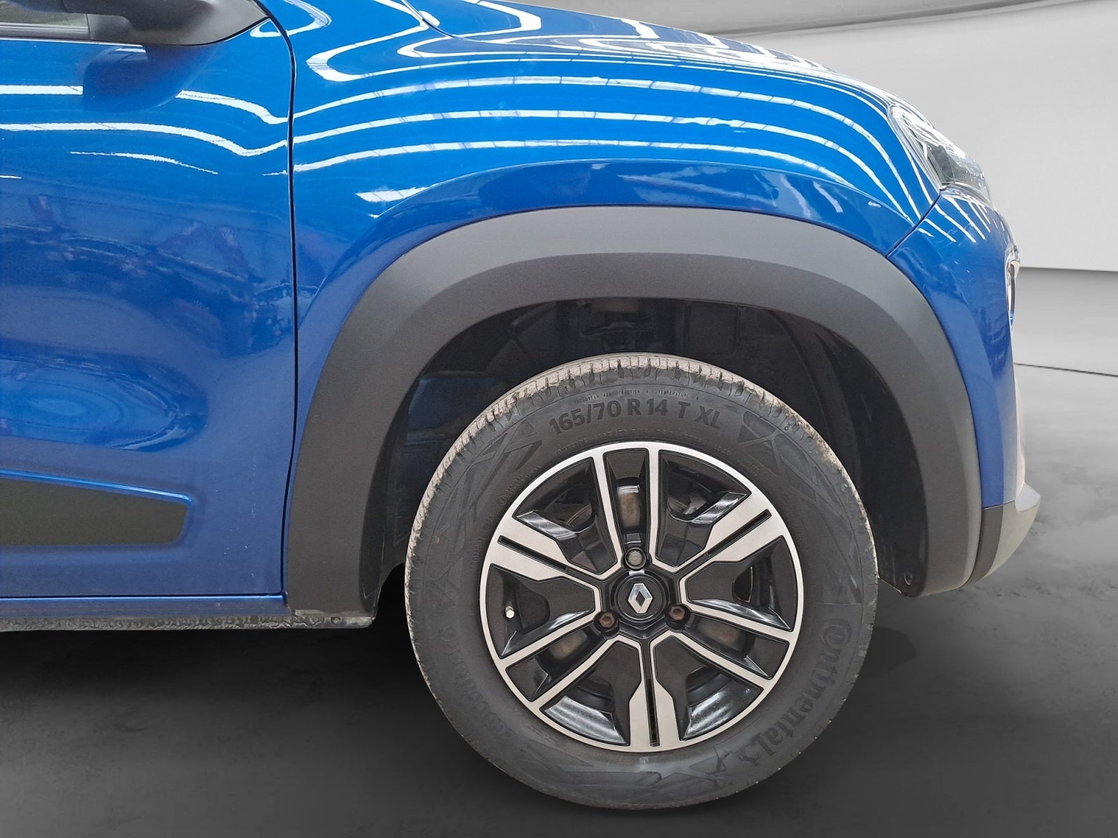 2023 RENAULT KWID ICONIC