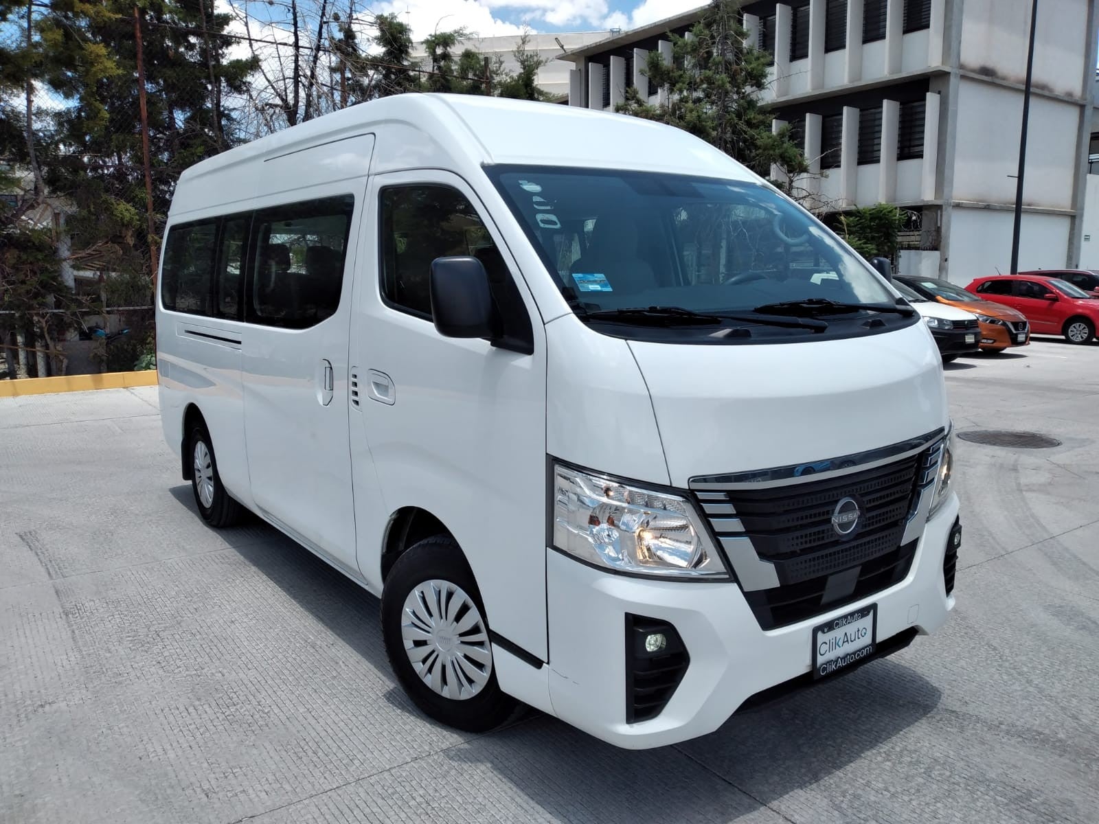 2023 Nissan URVAN 11 PASAJEROS AA 23