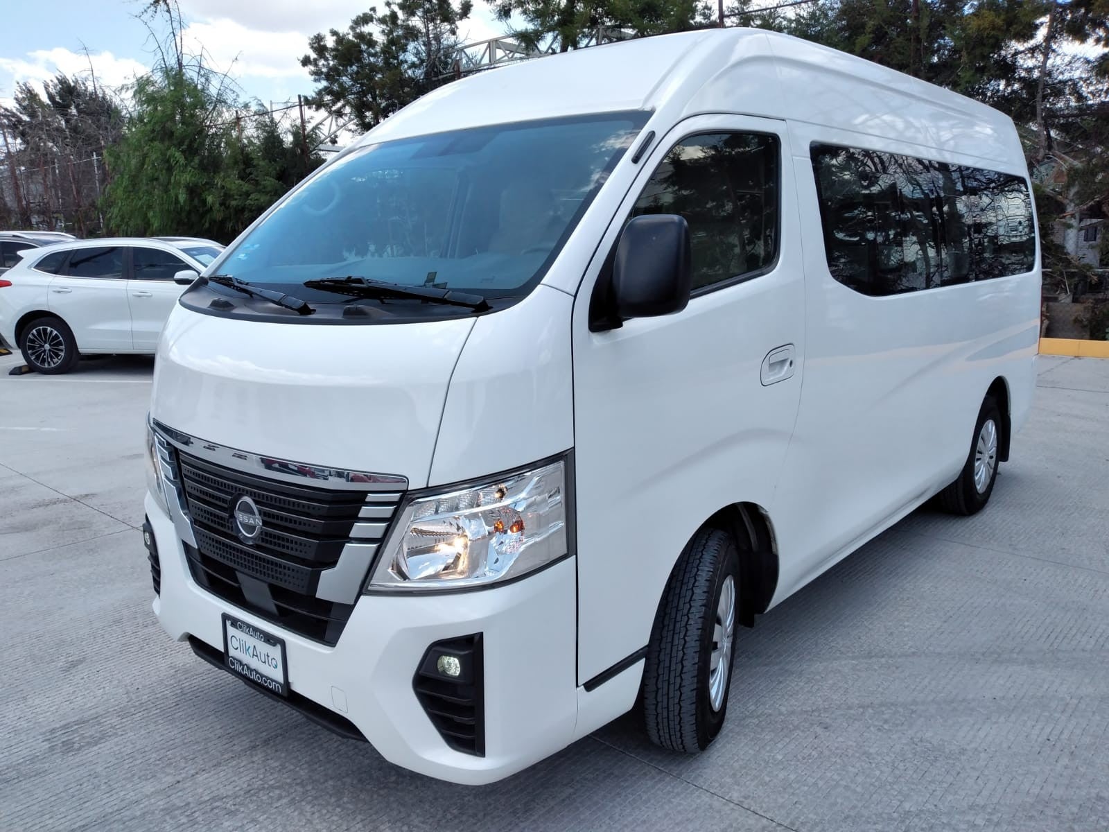 2023 Nissan URVAN 11 PASAJEROS AA 23