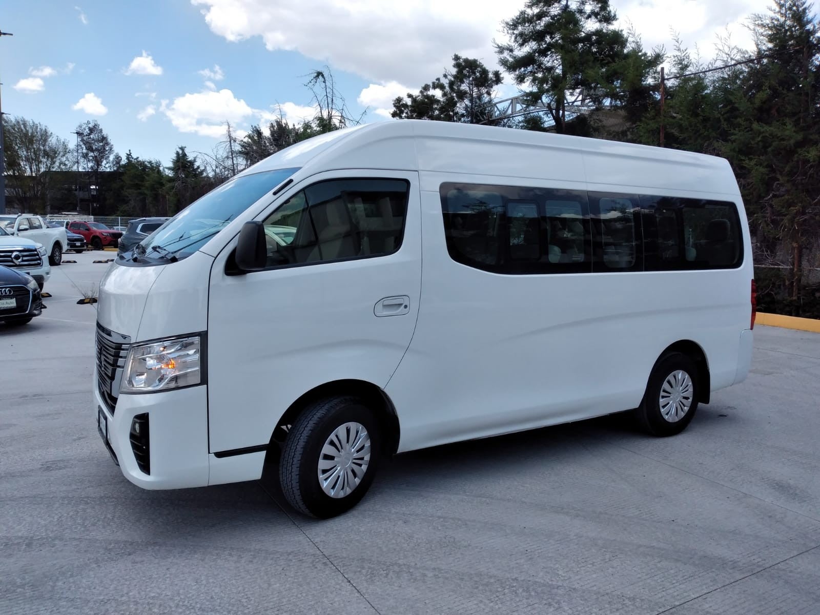 2023 Nissan URVAN 11 PASAJEROS AA 23