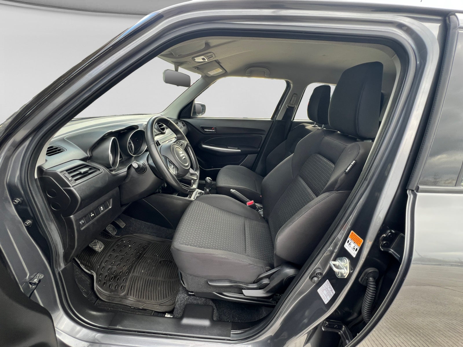 2022 SUZUKI SWIFT GLX 5MT