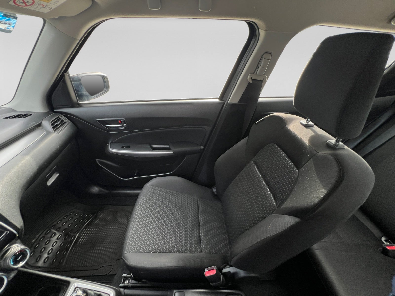 2022 SUZUKI SWIFT GLX 5MT