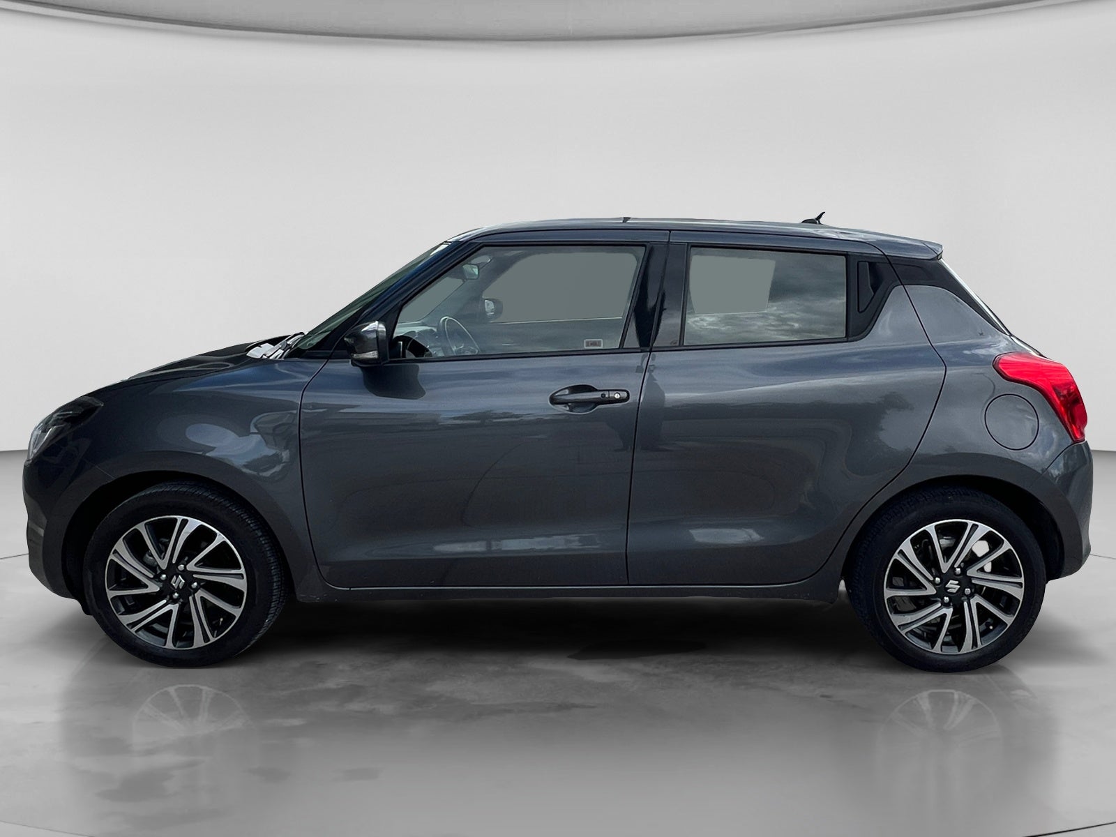 2022 SUZUKI SWIFT GLX 5MT