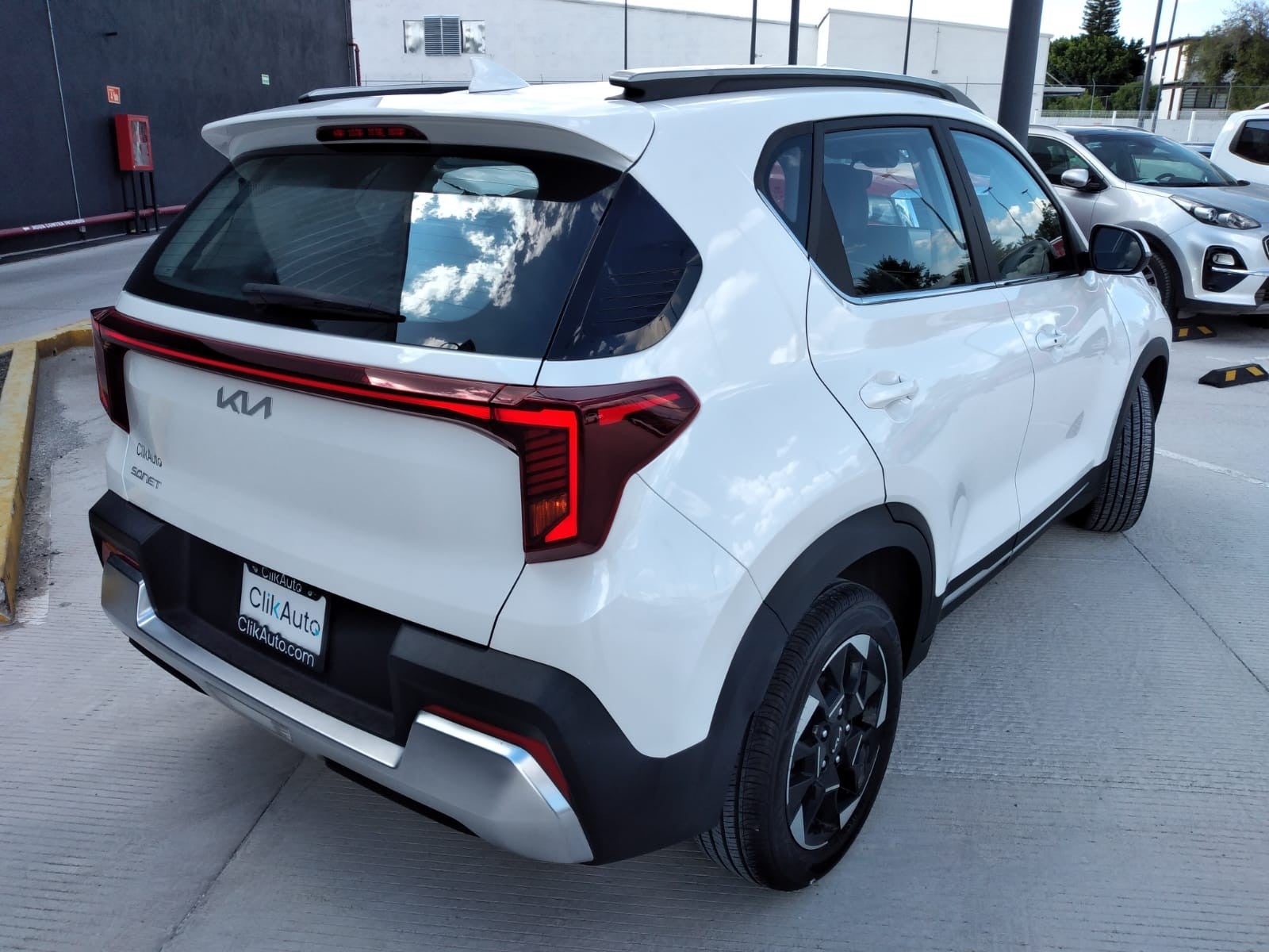 2024 Kia SONET SX IVT