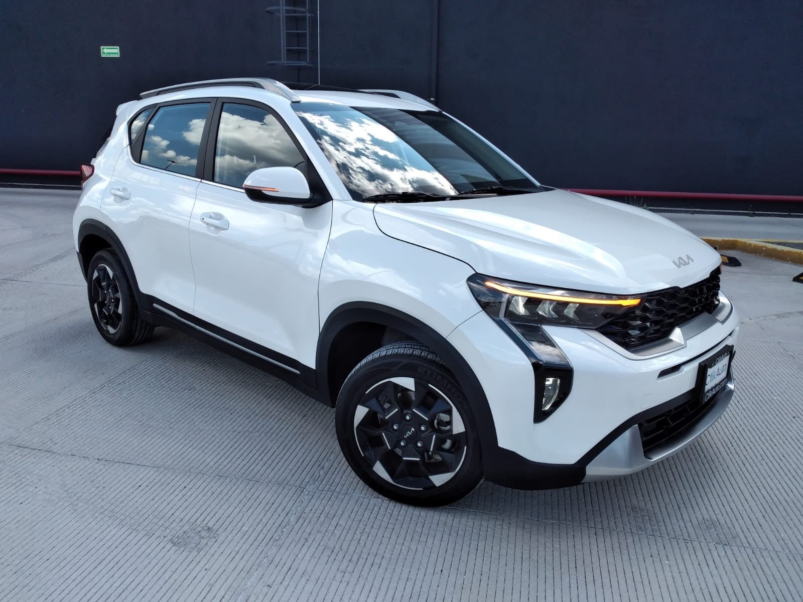 2024 Kia SONET SX IVT