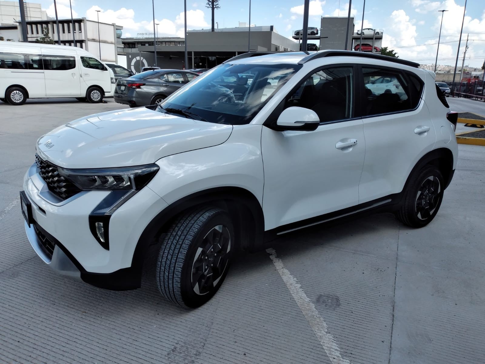 2024 Kia SONET SX IVT