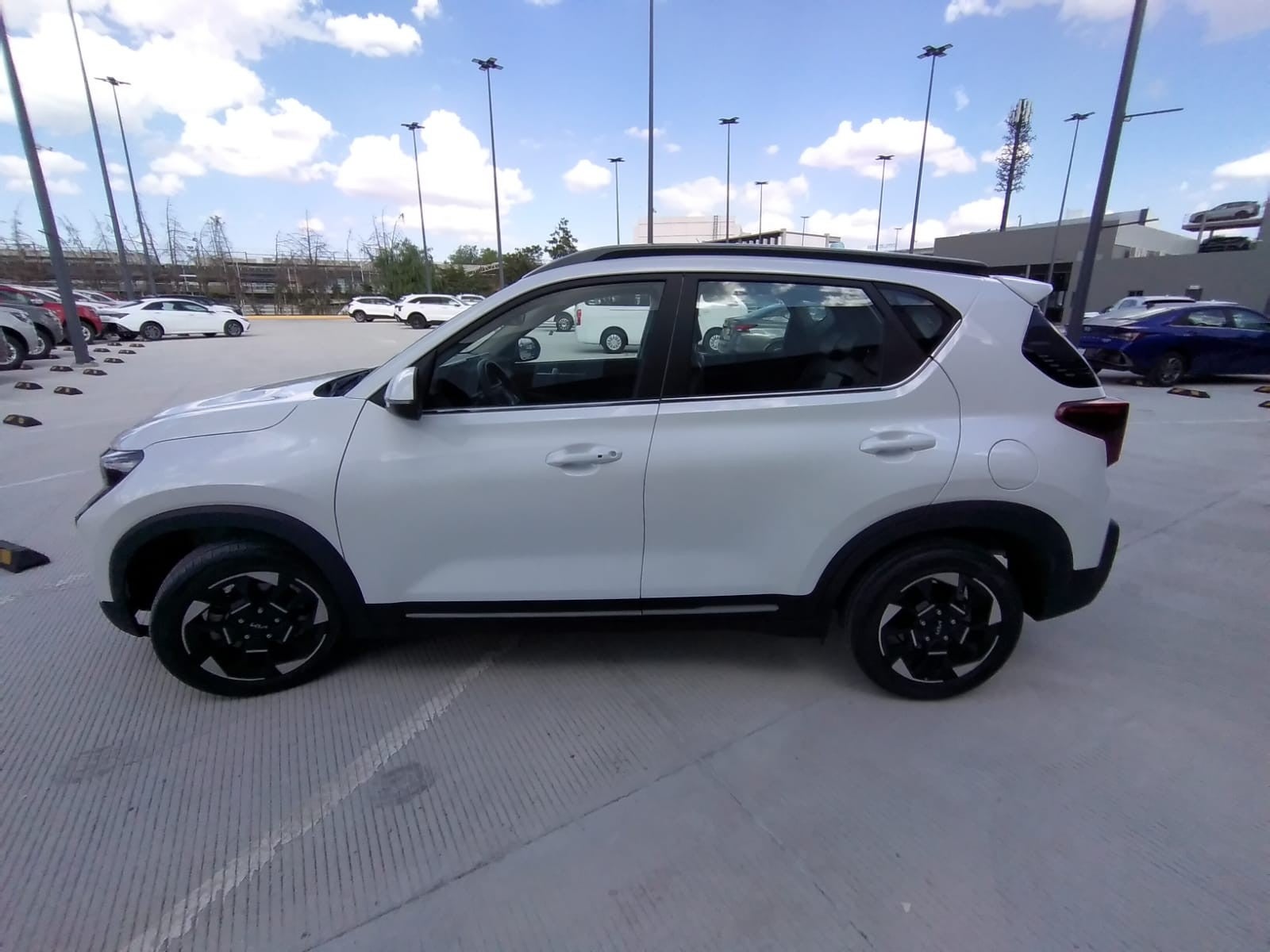 2024 Kia SONET SX IVT