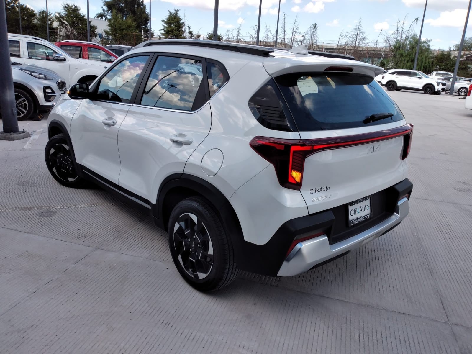 2024 Kia SONET SX IVT