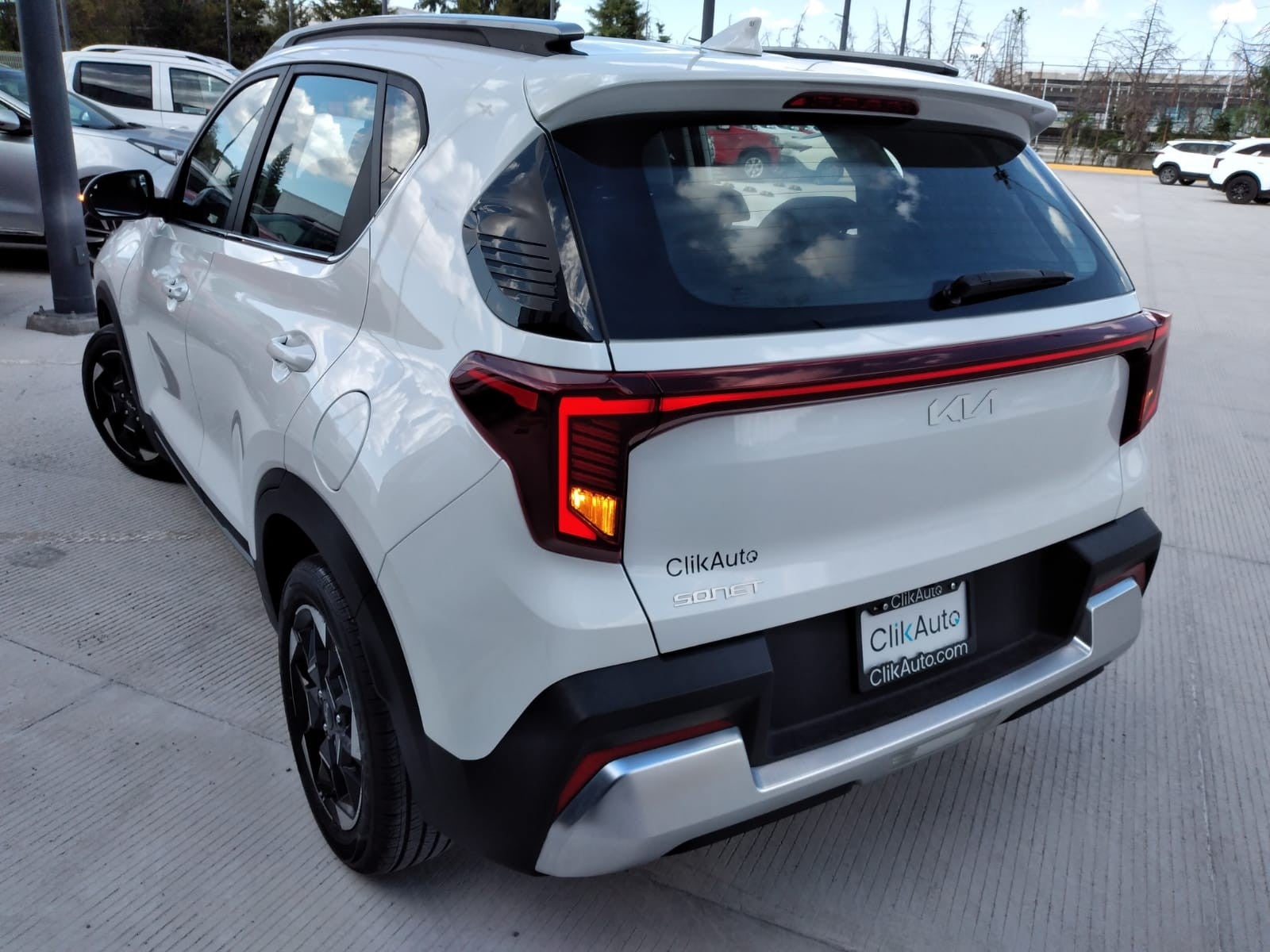 2024 Kia SONET SX IVT