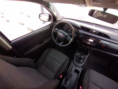 2020 Toyota HILUX D-CAB SR 5MT 4X2