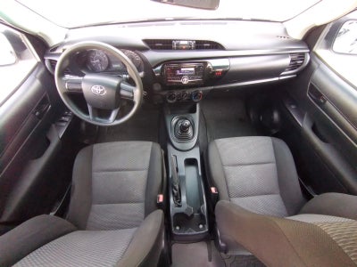 2020 Toyota HILUX D-CAB SR 5MT 4X2