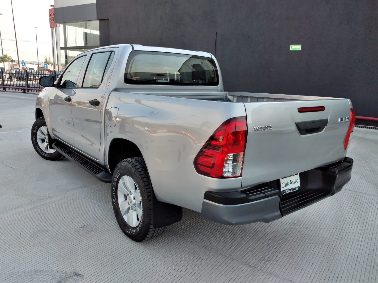 2020 Toyota HILUX D-CAB SR 5MT 4X2