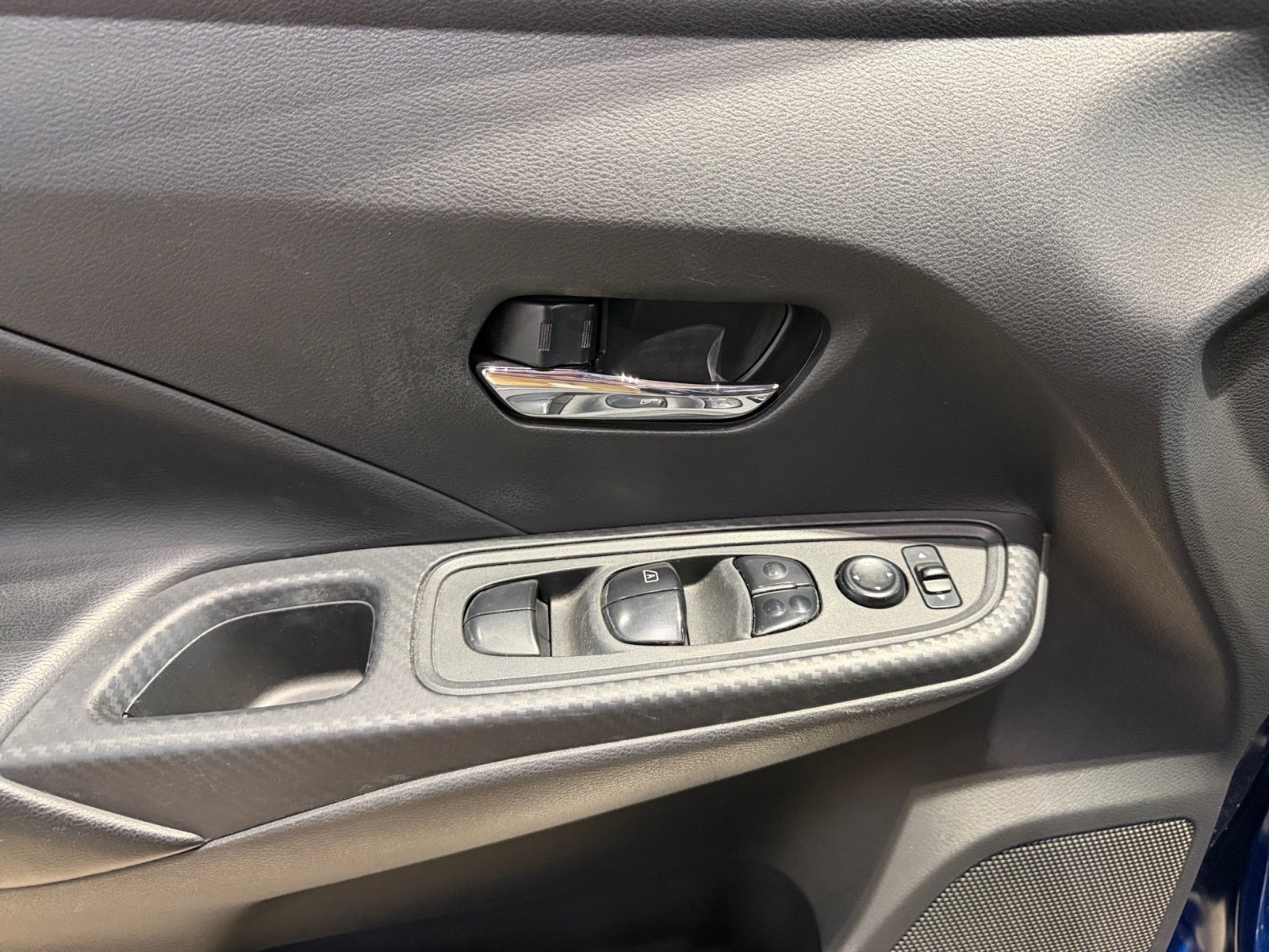 2020 Nissan VERSA ADVANCE CVT