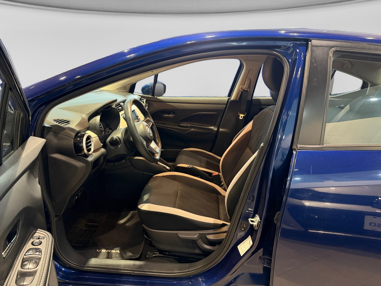 2020 Nissan VERSA ADVANCE CVT