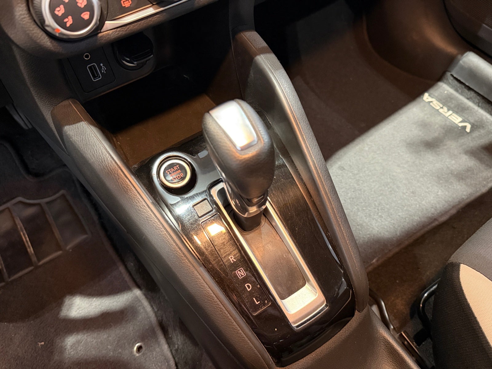 2020 Nissan VERSA ADVANCE CVT