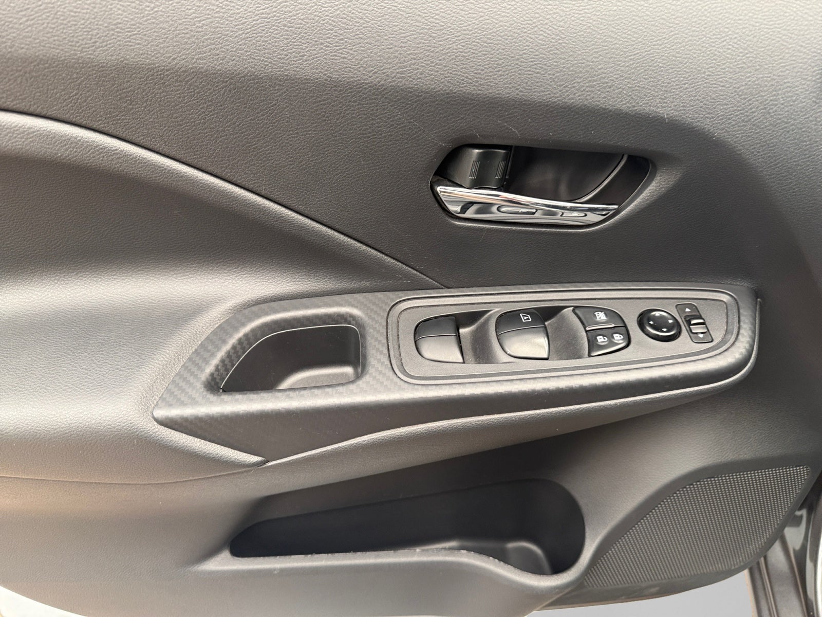2022 Nissan VERSA SENSE CVT 22