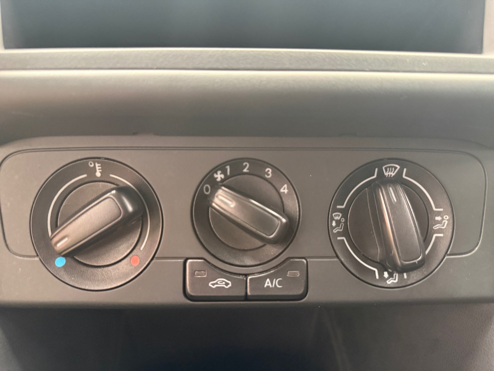 2017 Volkswagen VENTO STD.