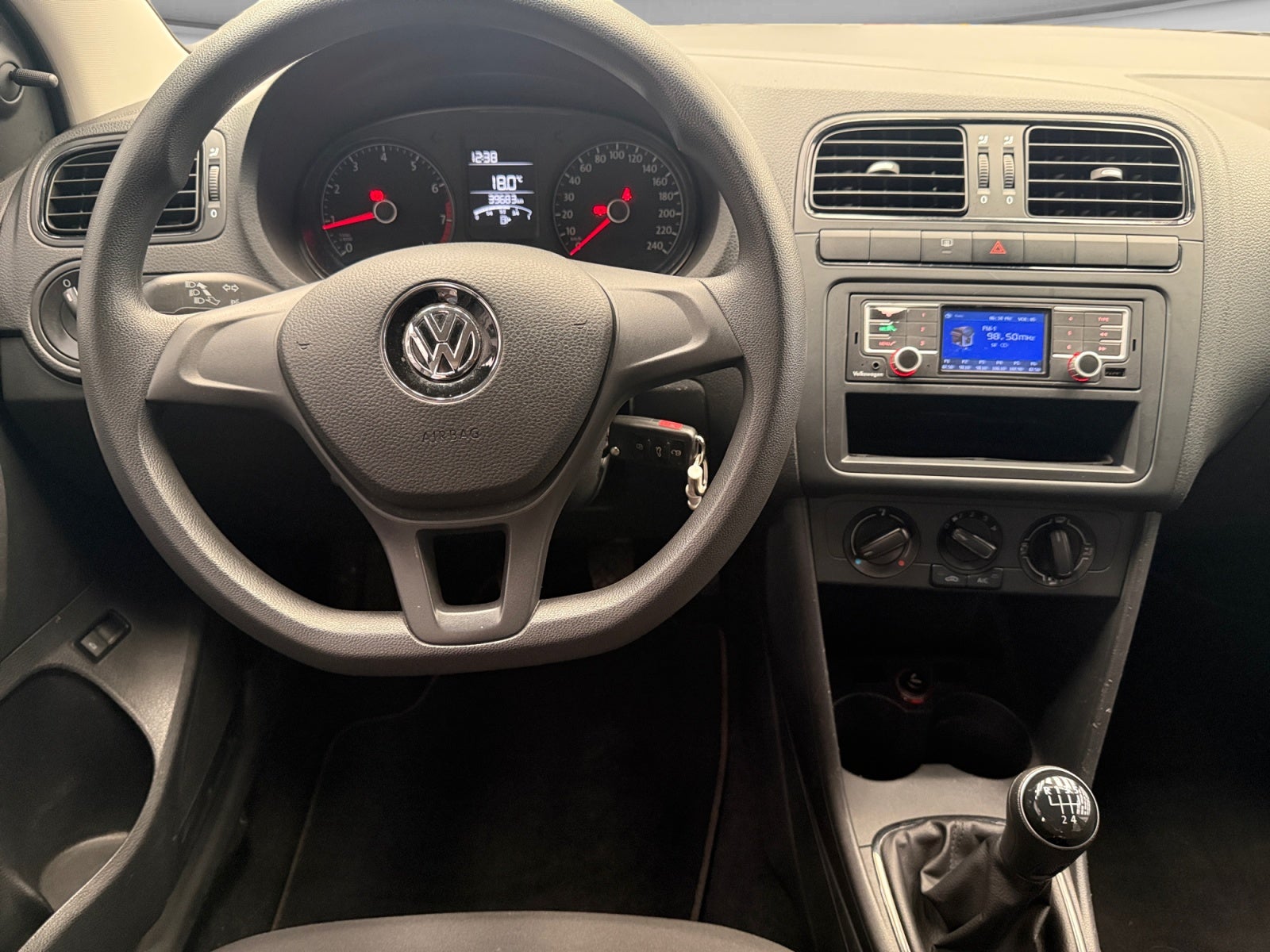 2017 Volkswagen VENTO STD.