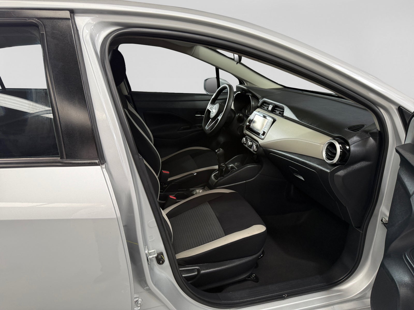2022 Nissan VERSA ADVANCE MT 22