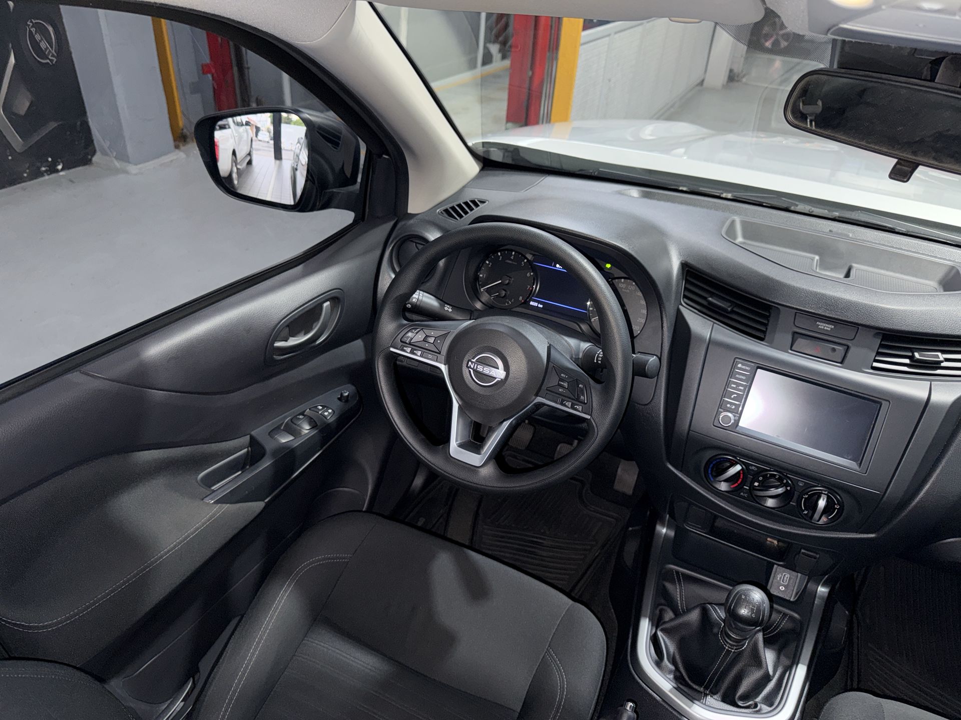 2025 Nissan FRONTIER XE TM 25