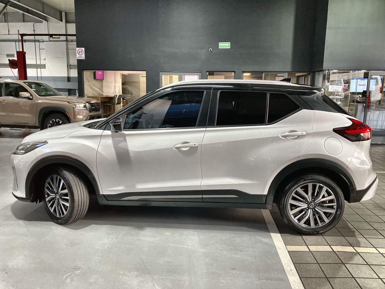 2021 Nissan KICKS PLATINUM BI-TONO 1.6 LTS CVT 21