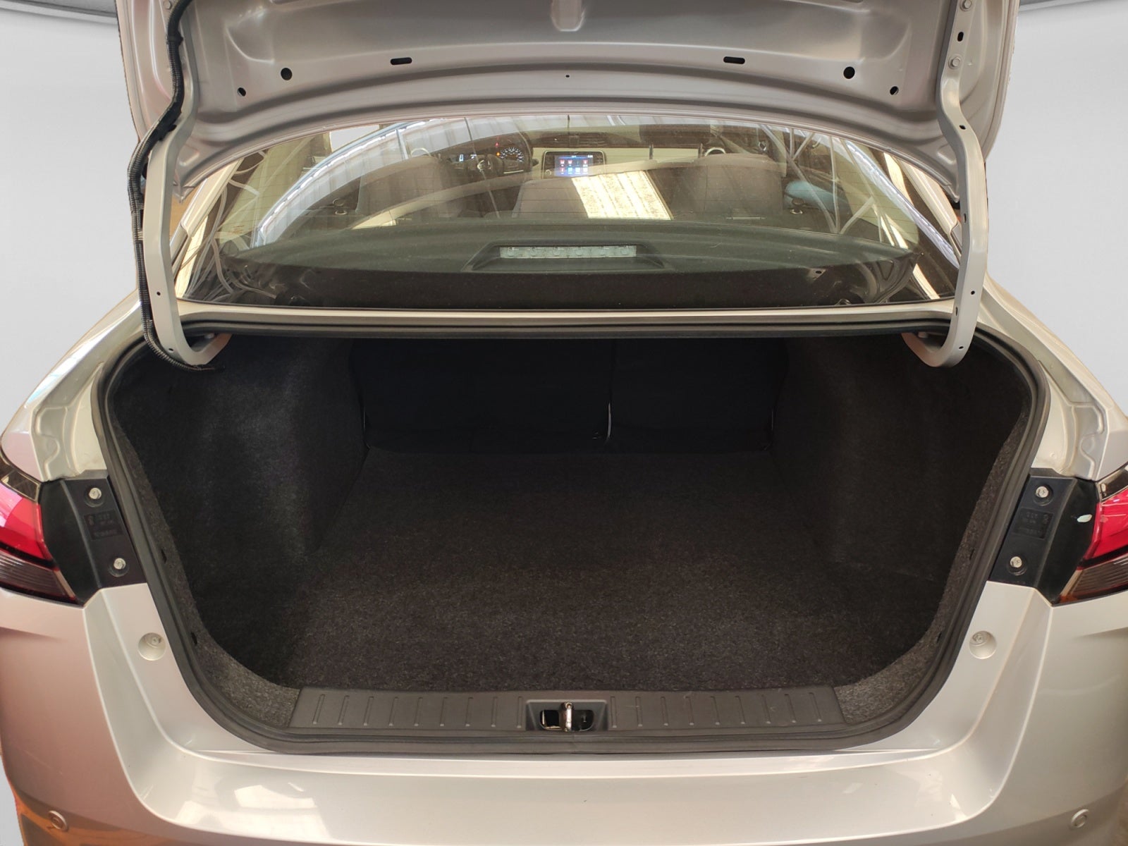 2022 Nissan VERSA ADVANCE CVT 22