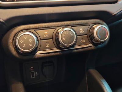 2023 Nissan VERSA ADVANCE MT 23