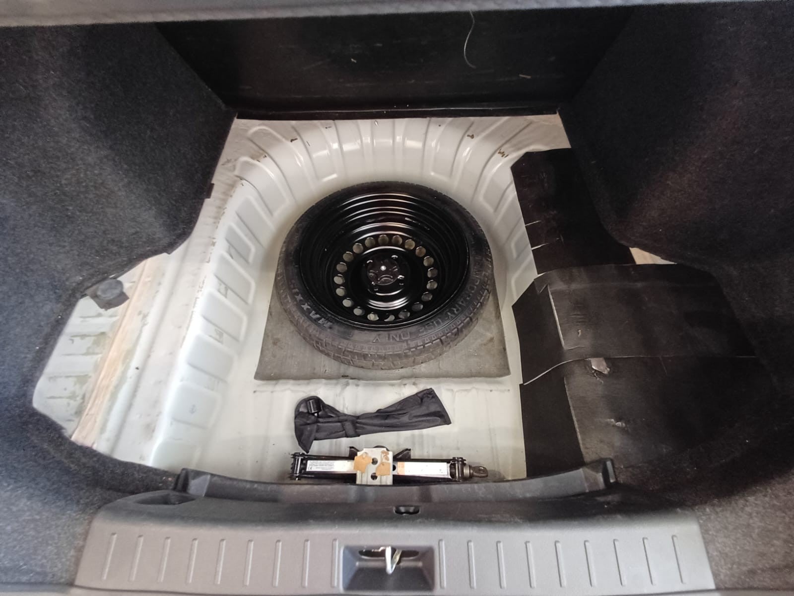 2024 Nissan VERSA SENSE MT 24