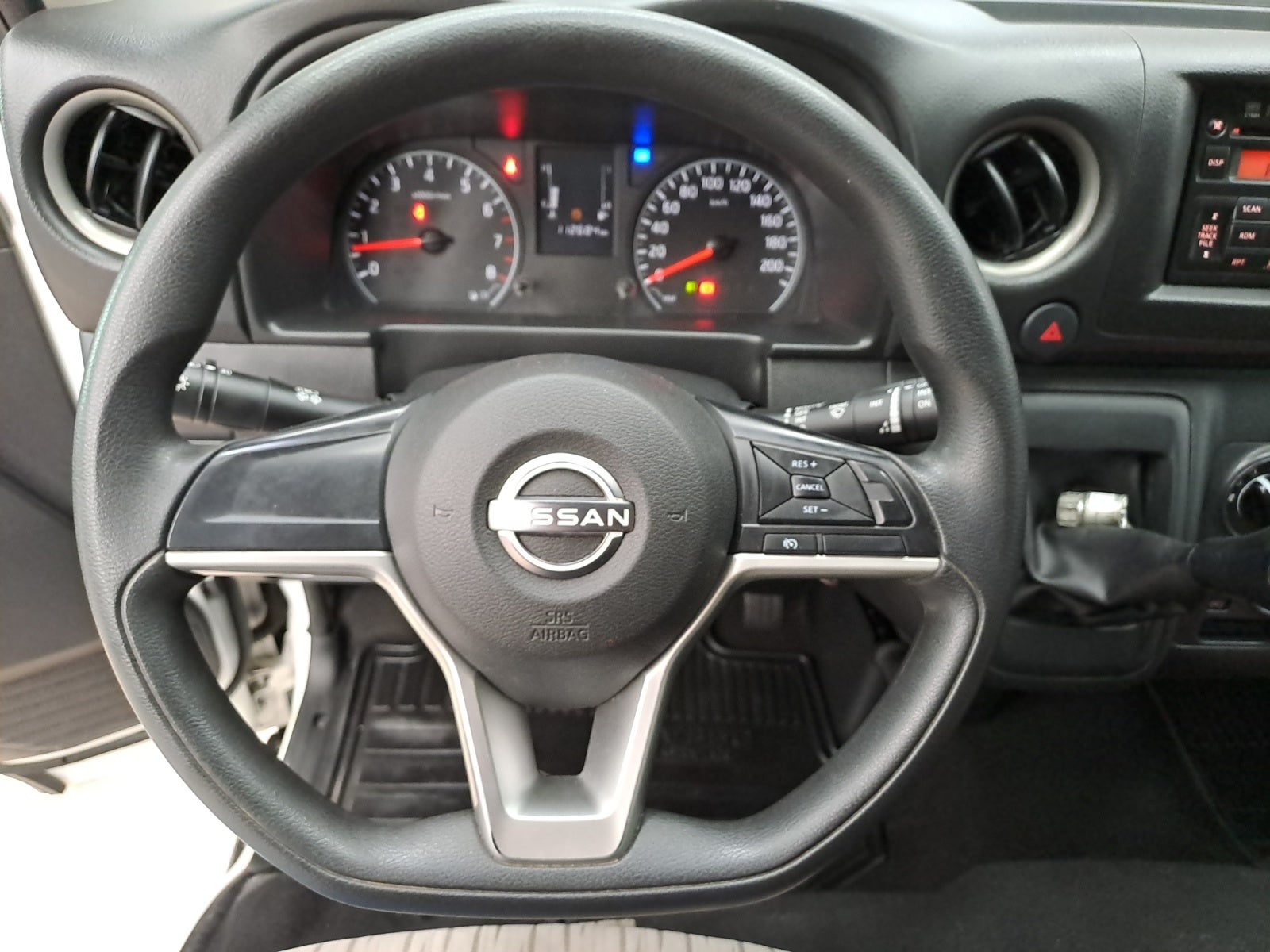 2024 Nissan URVAN 14 PASAJEROS AMPLIA AA 24