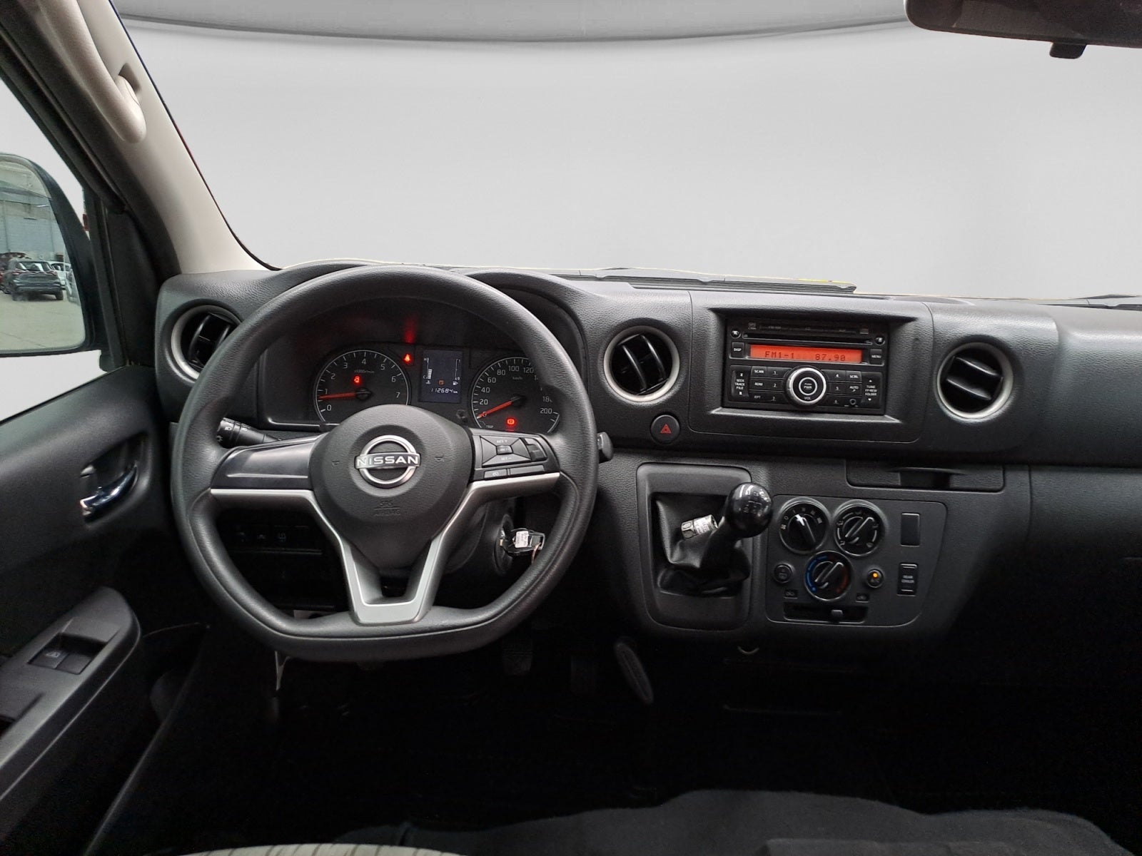 2024 Nissan URVAN 14 PASAJEROS AMPLIA AA 24