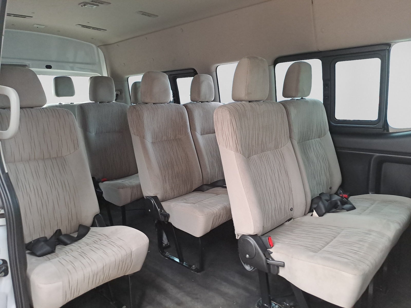 2024 Nissan URVAN 14 PASAJEROS AMPLIA AA 24