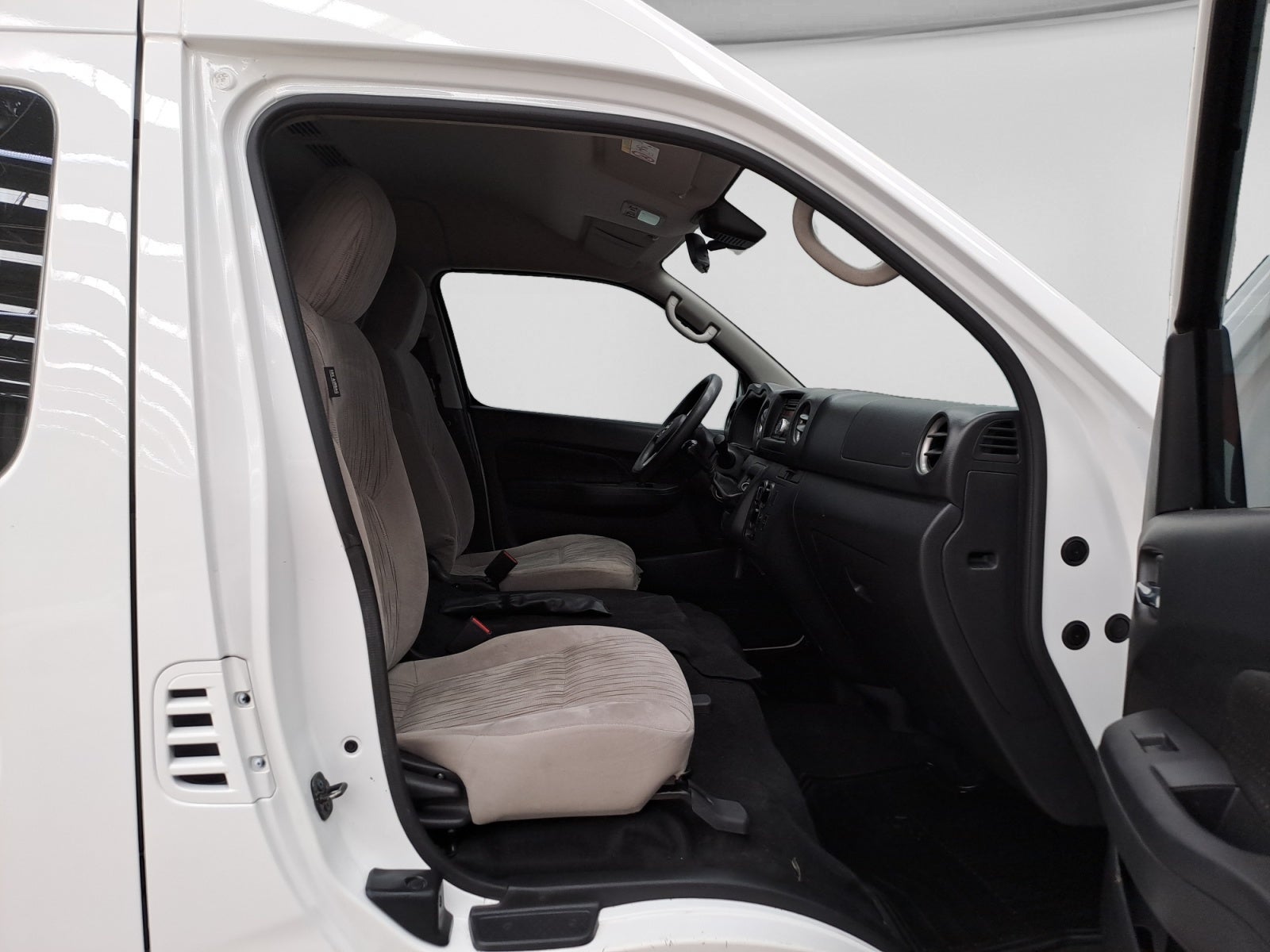 2024 Nissan URVAN 14 PASAJEROS AMPLIA AA 24