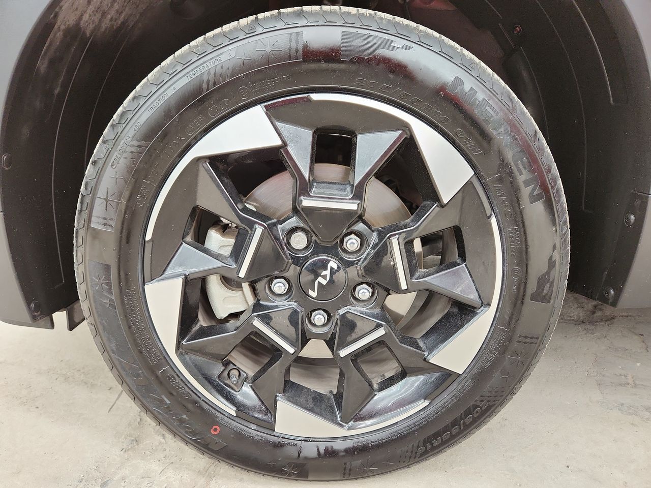 2024 Kia SONET SX IVT