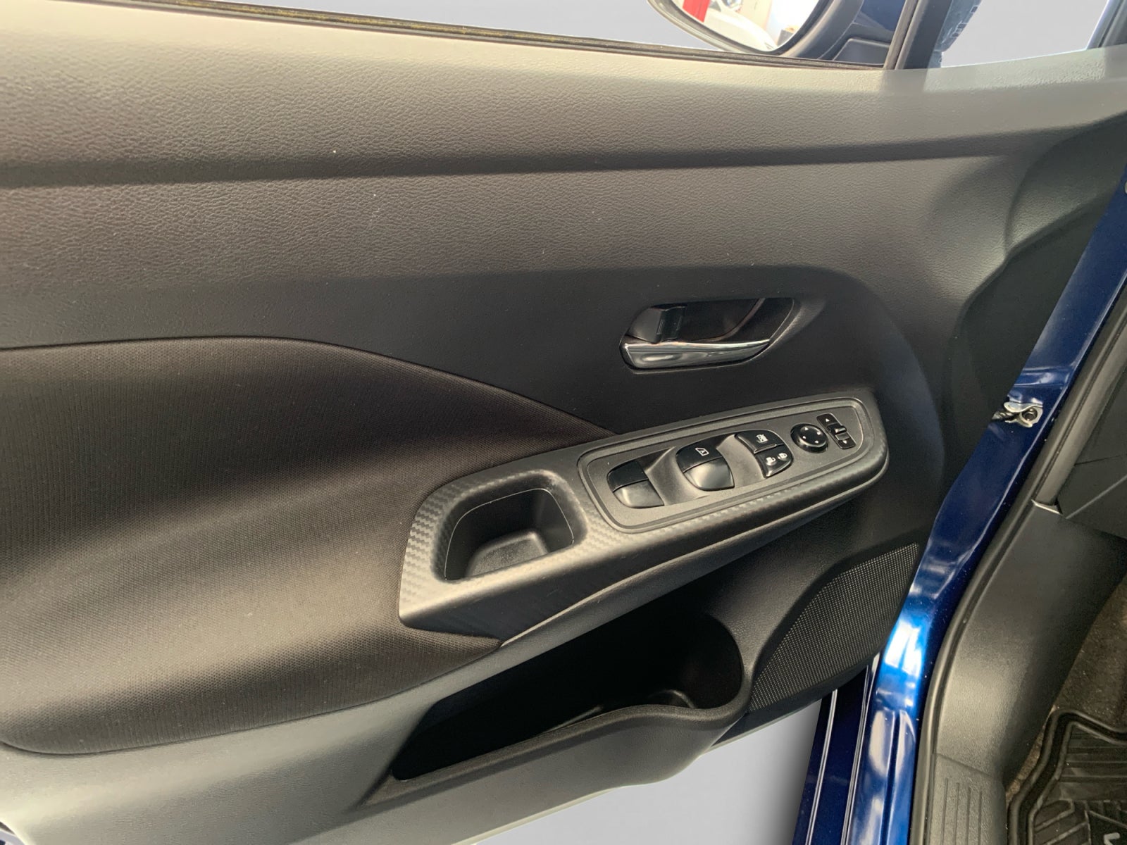 2025 Nissan VERSA ADVANCE CVT 25