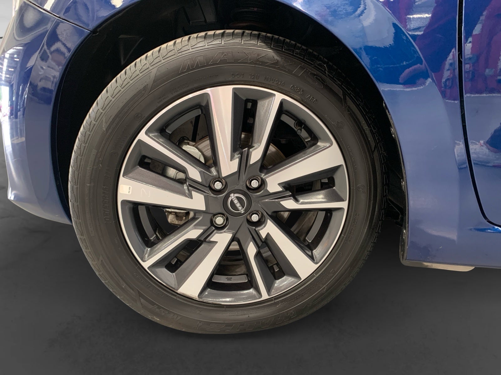 2025 Nissan VERSA ADVANCE CVT 25