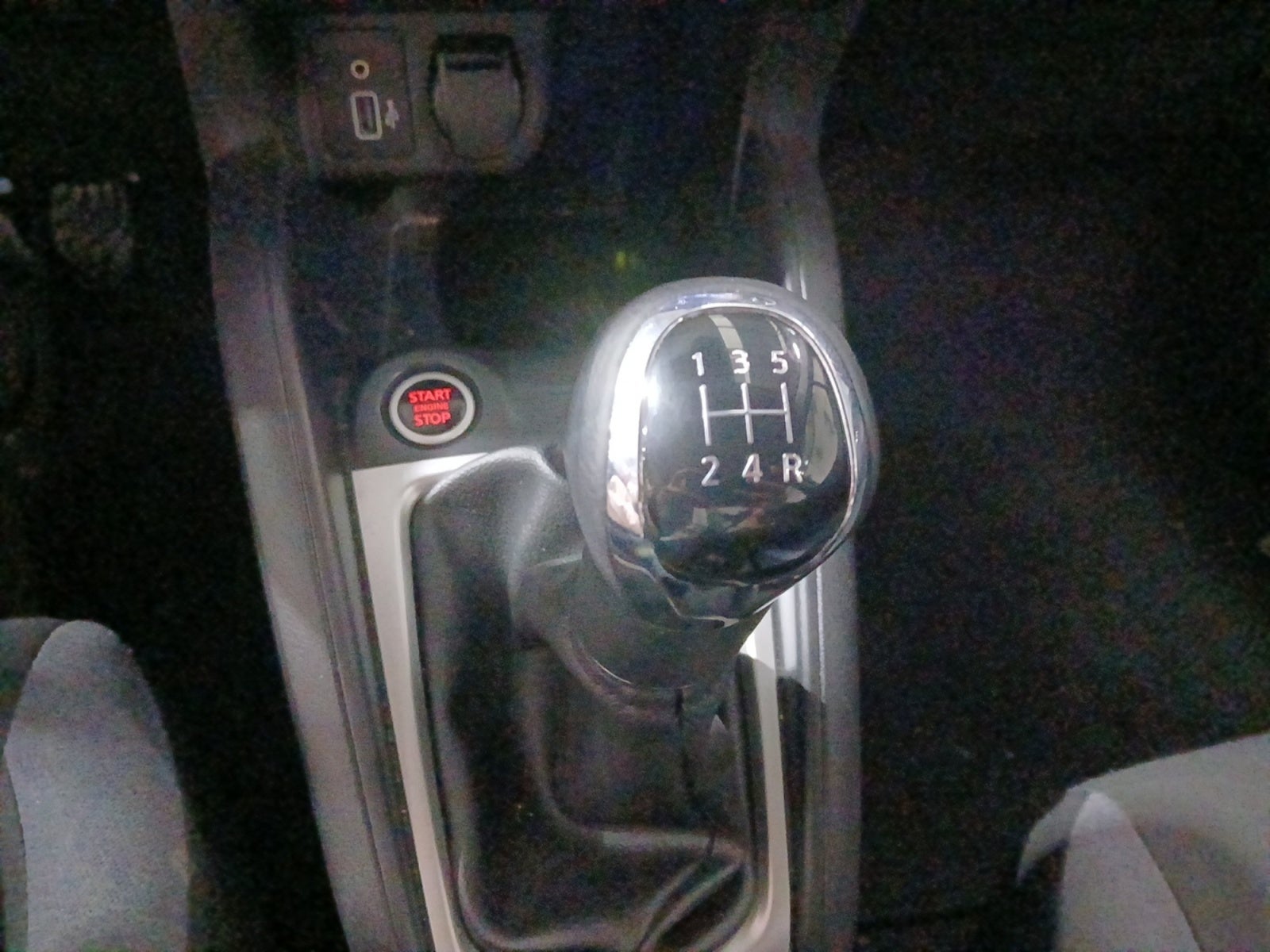2024 Nissan VERSA ADVANCE MT 24