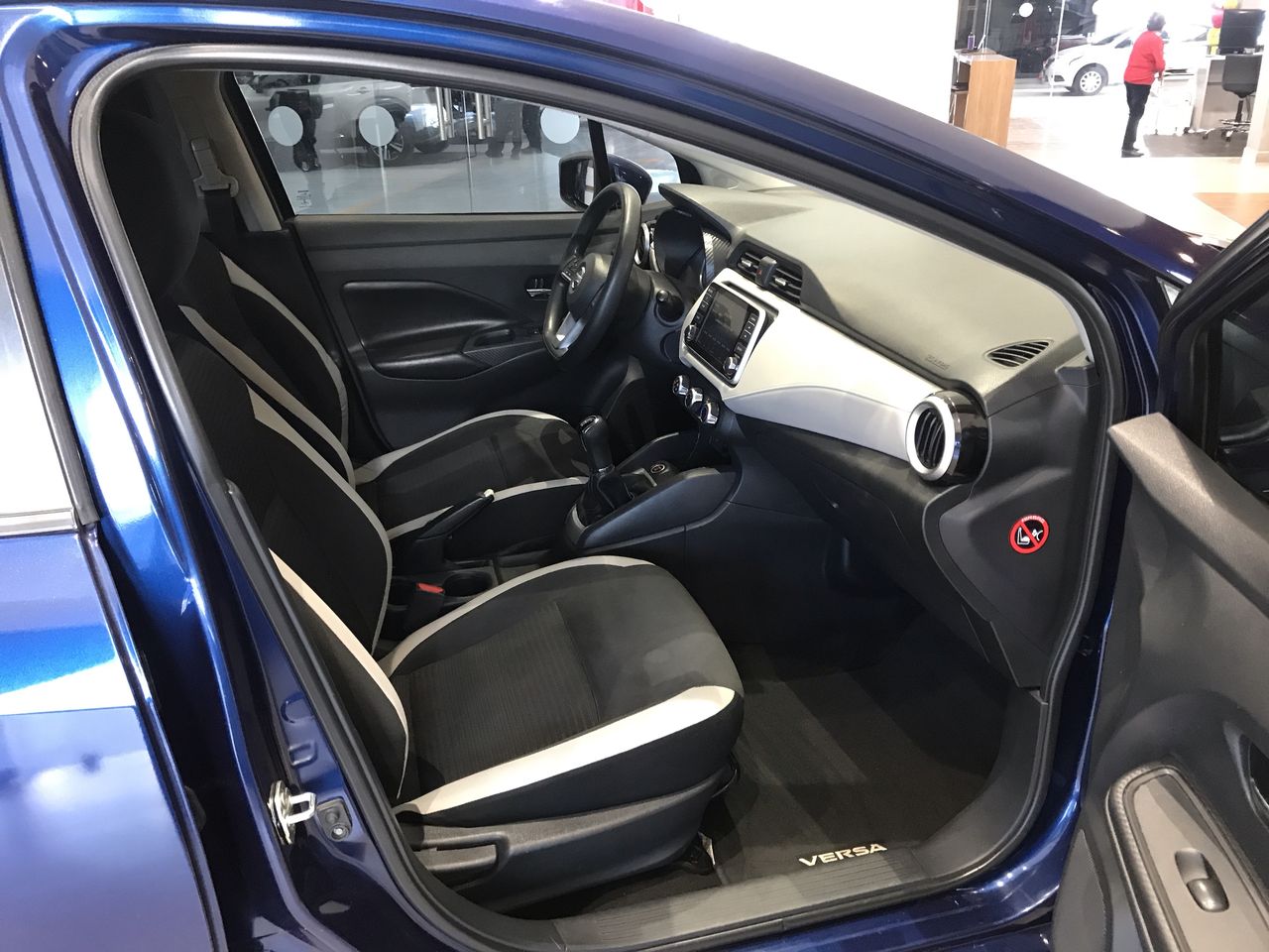 2020 Nissan VERSA ADVANCE MT