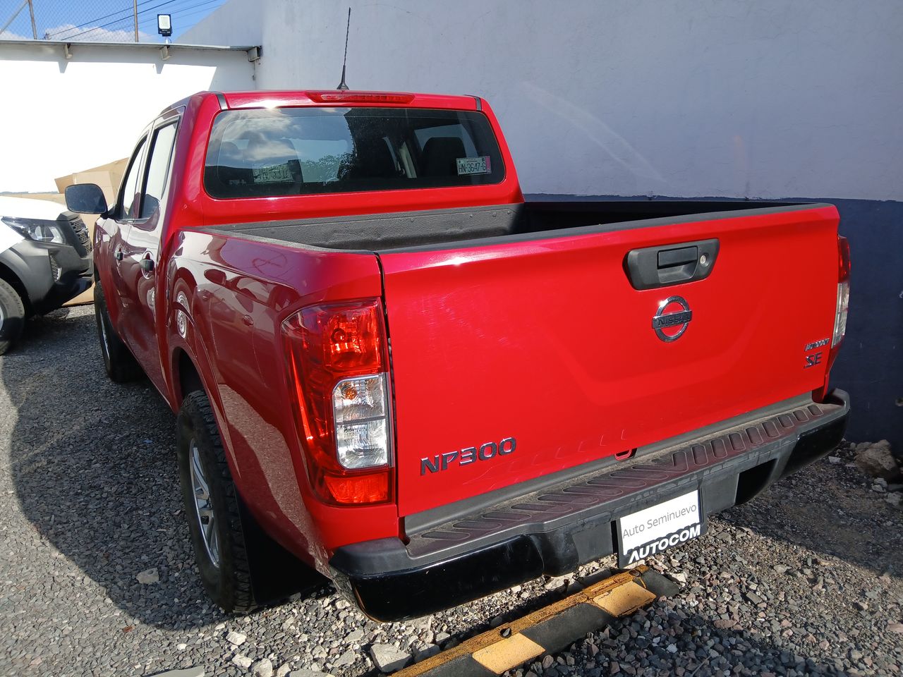 2020 Nissan NP300 DOBLE CABINA DOBLE CABINA SE TM AC PAQ SEG 6VEL