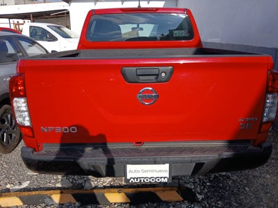 2020 Nissan NP300 DOBLE CABINA DOBLE CABINA SE TM AC PAQ SEG 6VEL