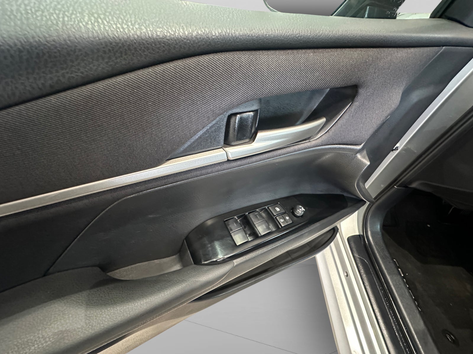 2025 Toyota CAMRY LE HEV