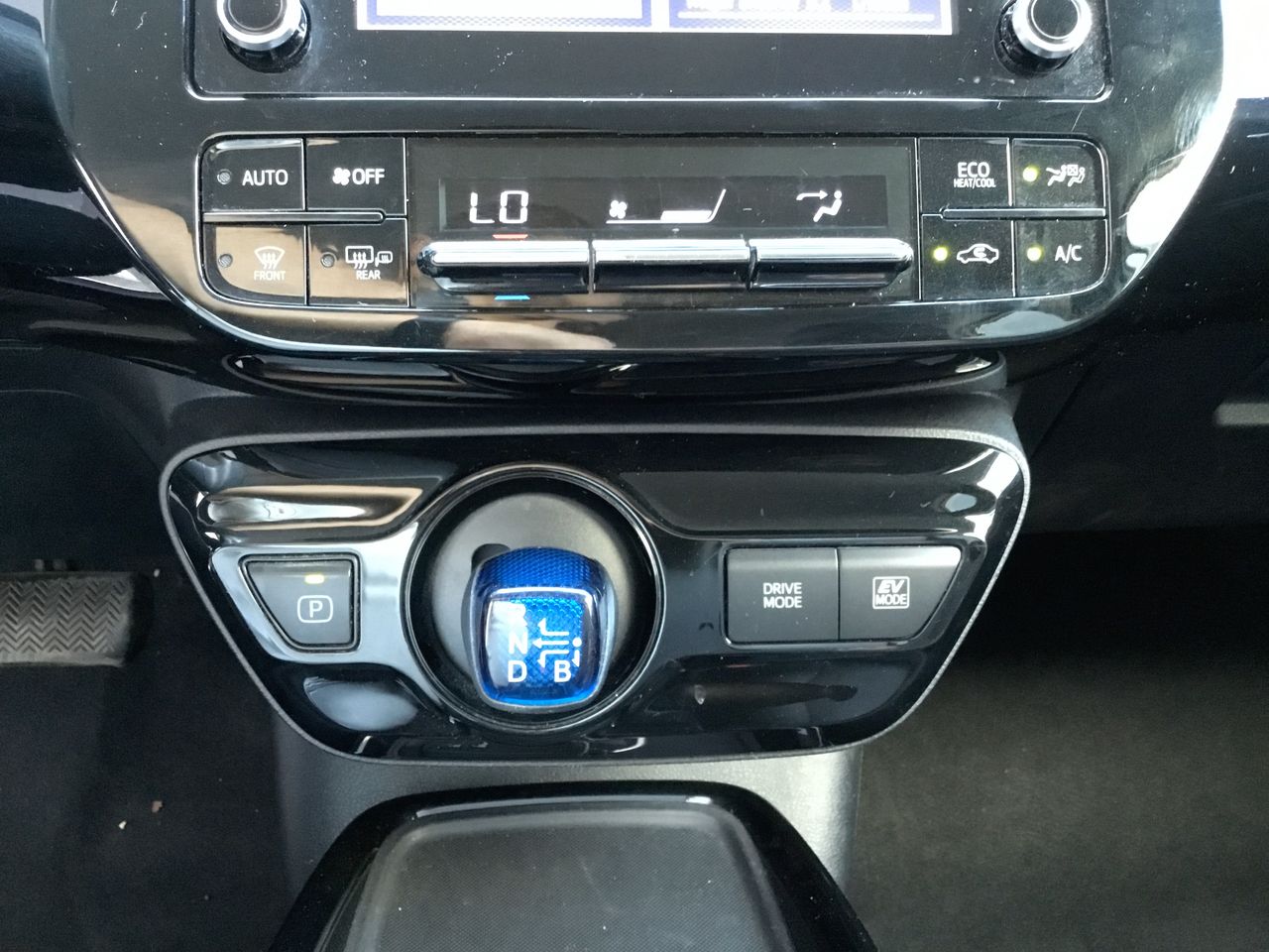 2020 Toyota PRIUS BASE