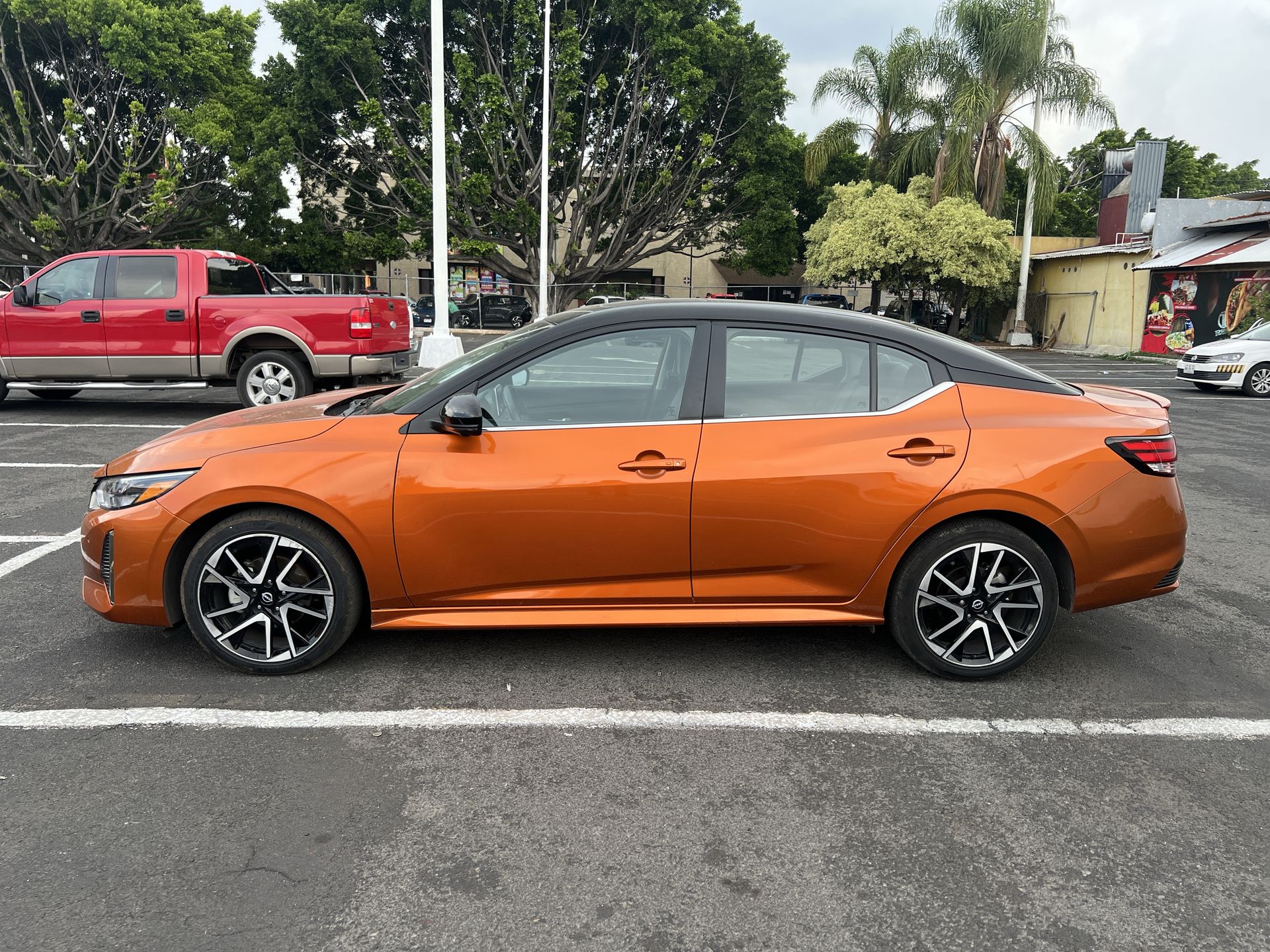 2025 Nissan SENTRA SR PLATINUM BITONO CVT 25