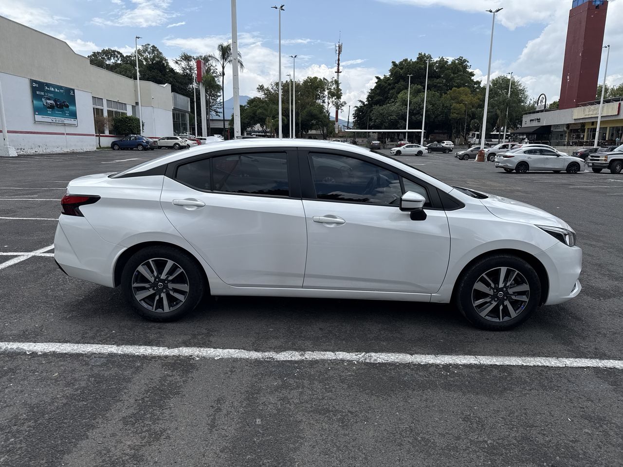 2021 Nissan VERSA ADVANCE MT 21