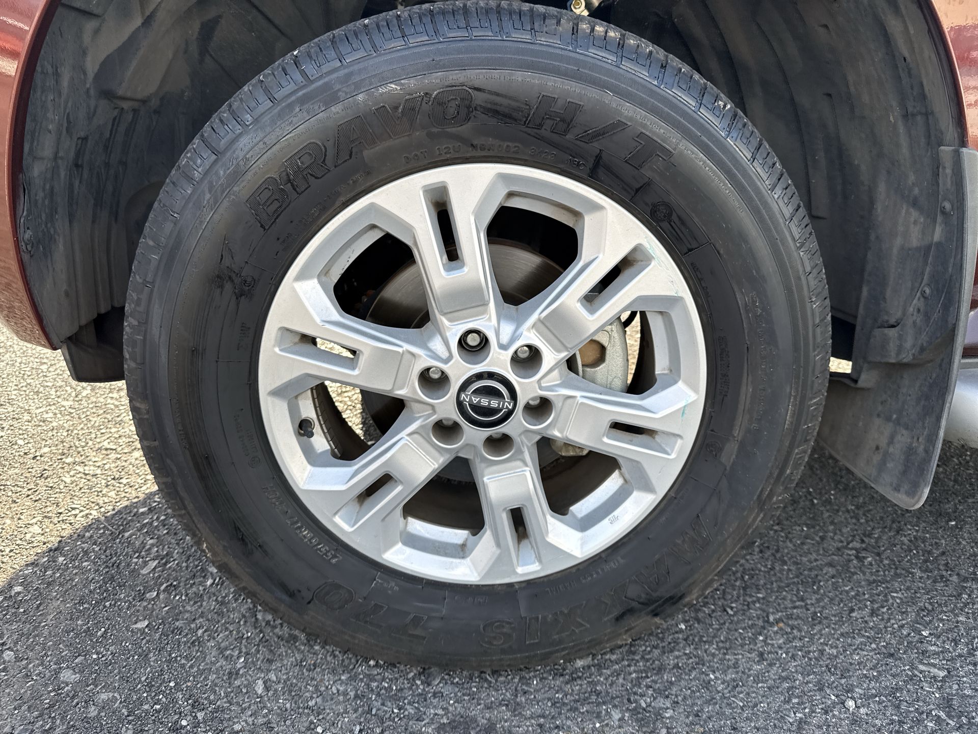 2023 Nissan FRONTIER LE TA 23