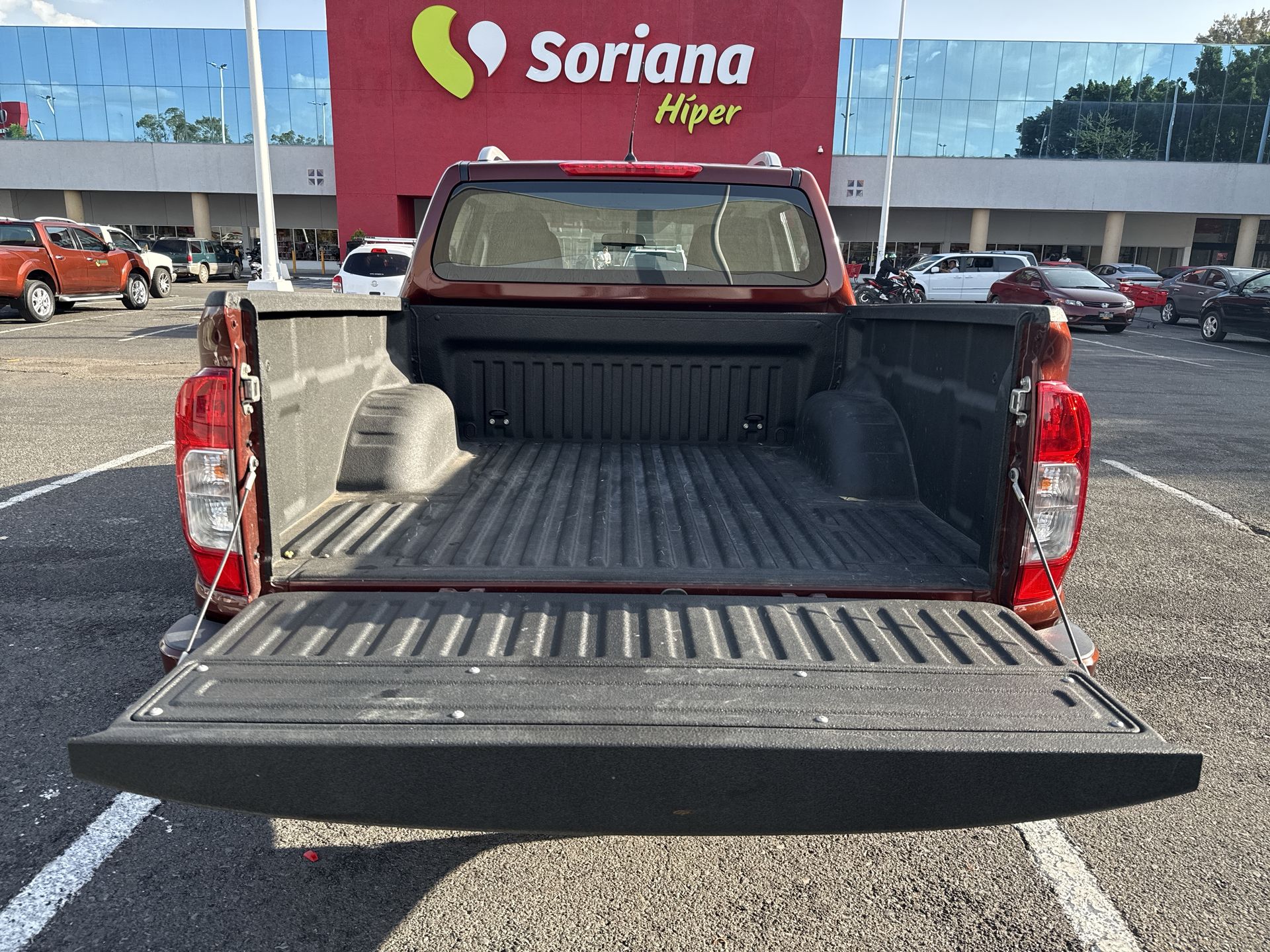 2023 Nissan FRONTIER LE TA 23