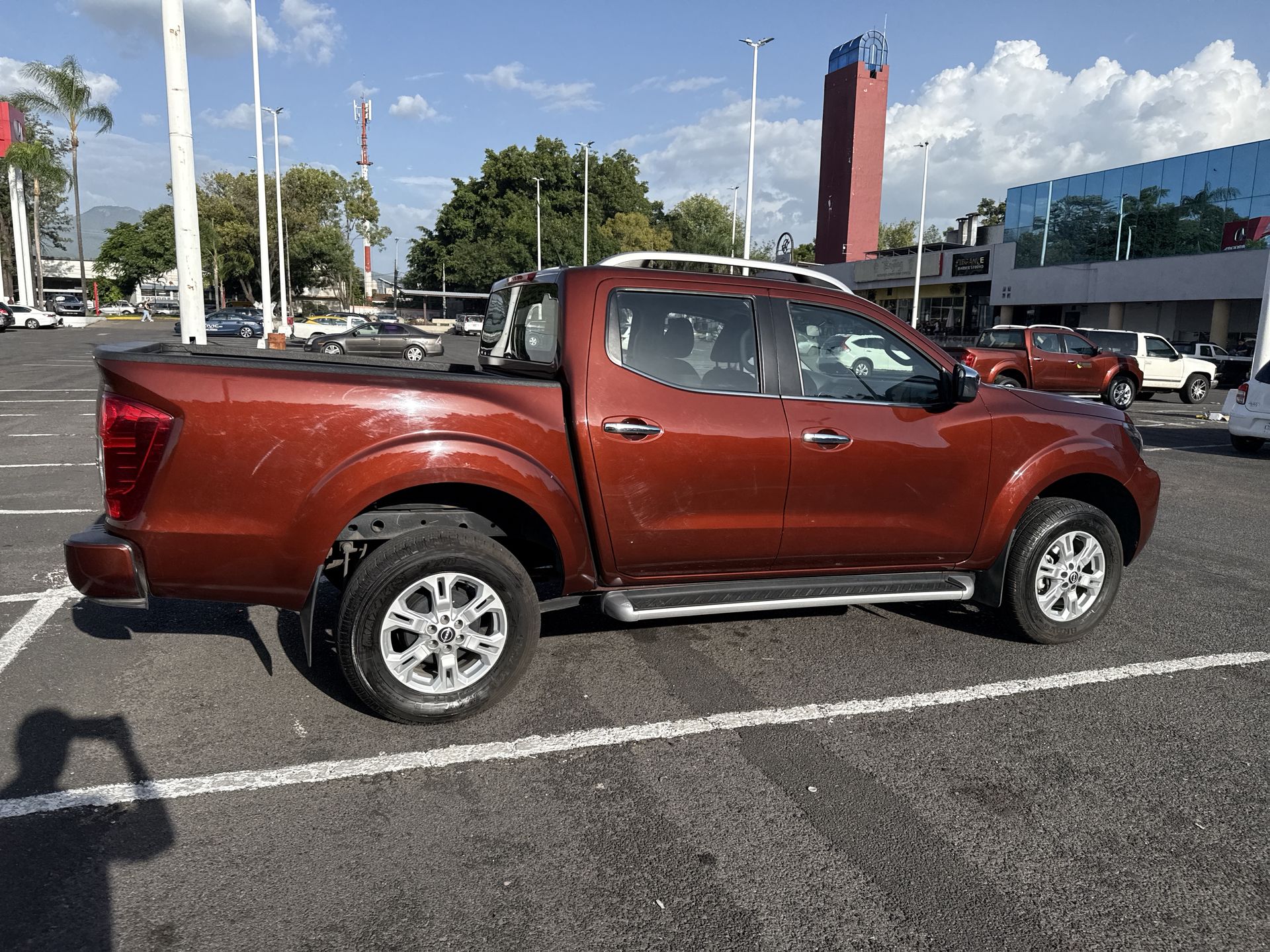 2023 Nissan FRONTIER LE TA 23