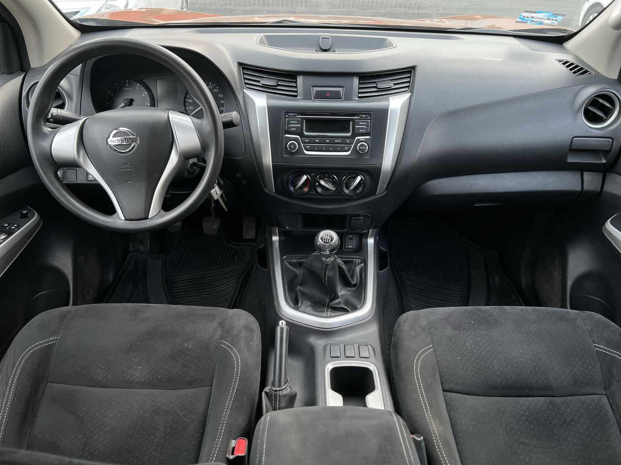 2020 Nissan NP300 FRONTIER XE T/M AC PAQ. SEG.6 VEL