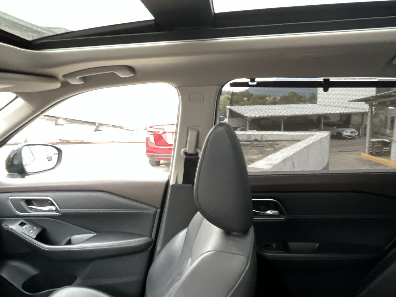 2023 Nissan X-TRAIL X-TRAIL 5 PUERTAS PLATINUM PLUS CVT 2.5LTS 2 ROW