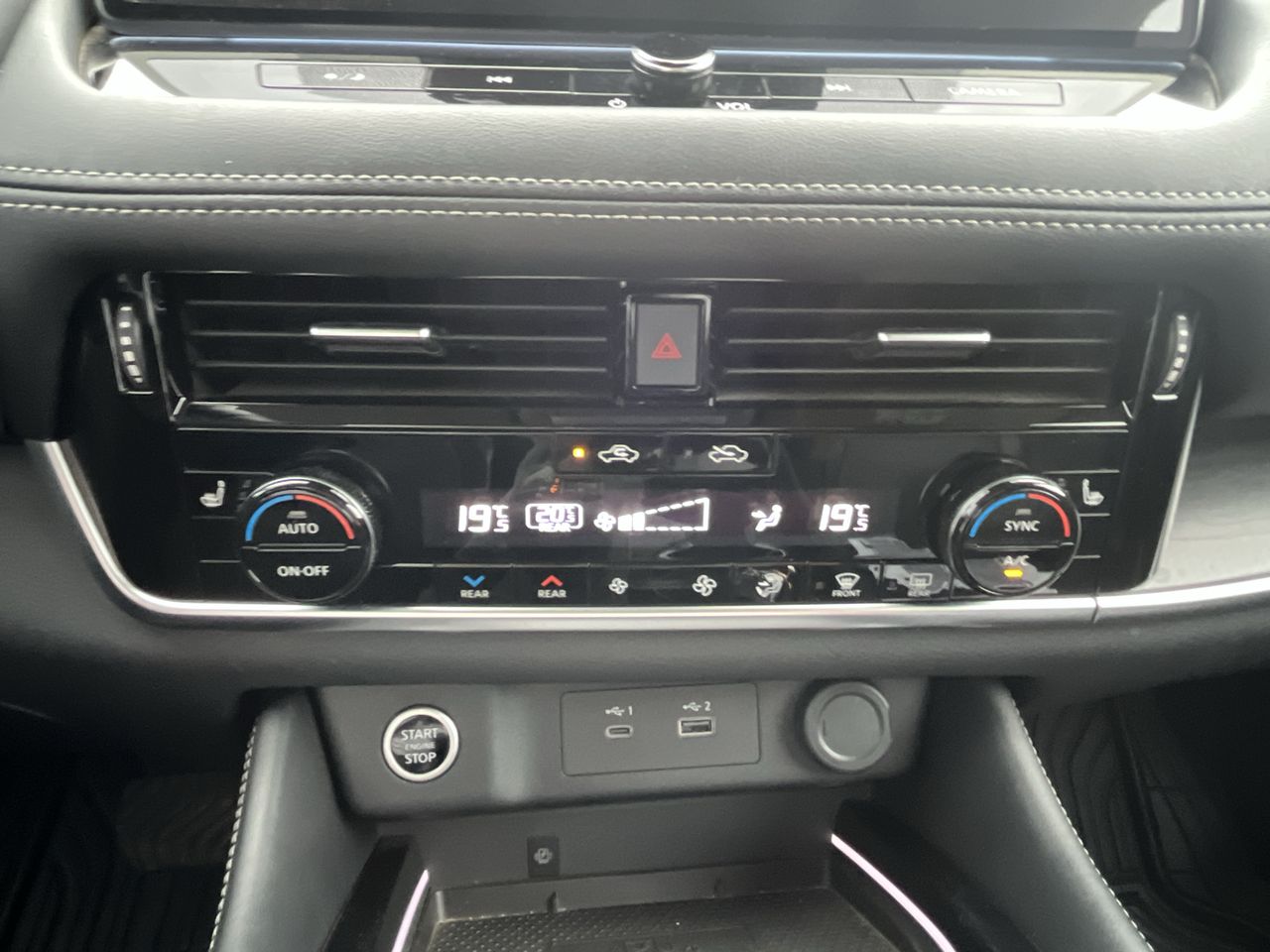 2023 Nissan X-TRAIL X-TRAIL 5 PUERTAS PLATINUM PLUS CVT 2.5LTS 2 ROW